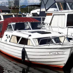 Botel Motor Yacht Almaz Amsterdam